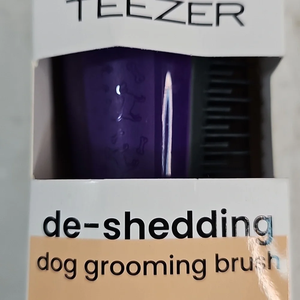 Pet Teezer De-shedding Dog Grooming Brush Large Breeds Heavy Sheeding & Long Fur
